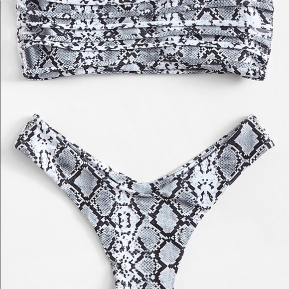 Bikini - Picture 2 of 2